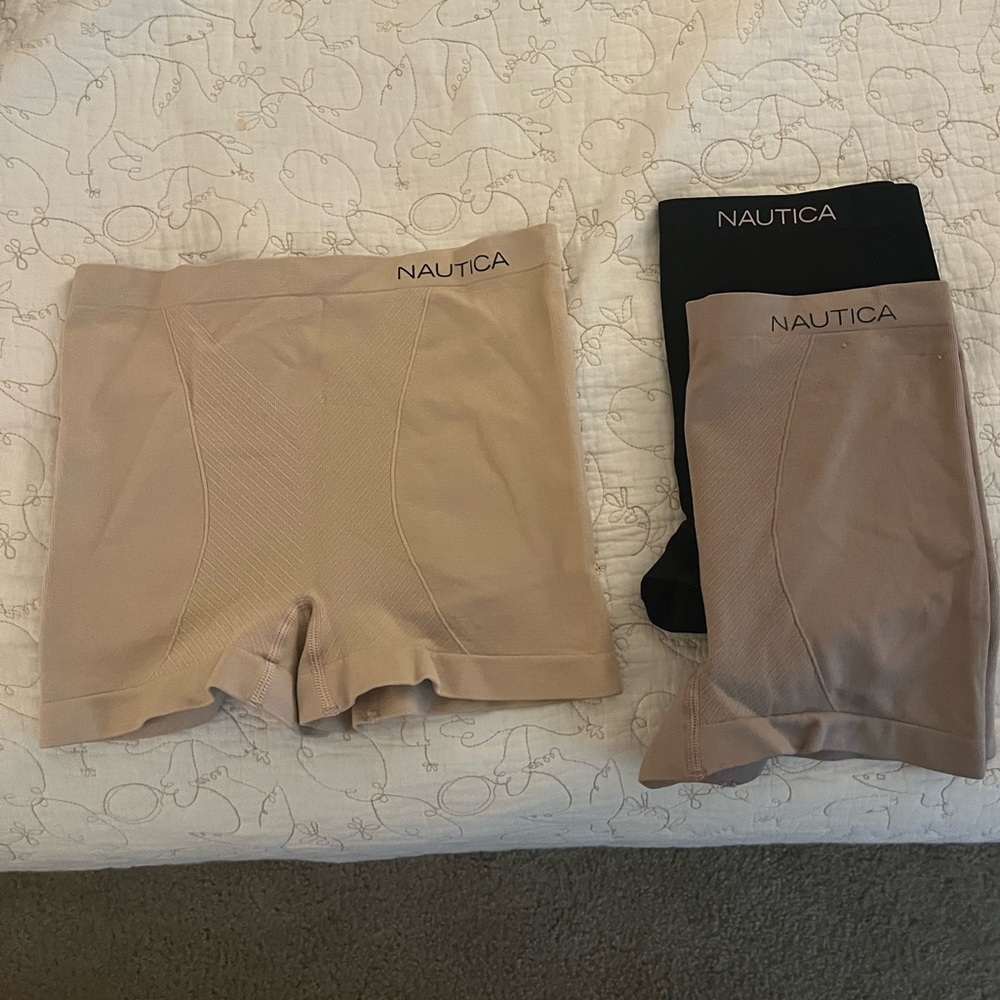 Nautica shape wear shorts size L nwot